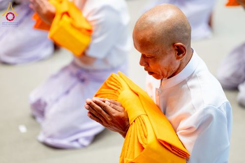 ภาพ No.256221:วันที่ 4 ตุลาคม พ.ศ. 2568 พิธีบรรพชาอุปสมบท  โครงการอุปสมบทหมู่บูชาธรรม 141 ปี  พระมงคลเทพมุนี (สด จนฺทสโร) ณ โบสถ์พระไตรปิฏก วัดพระธรรมกาย จ.ปทุมธานี