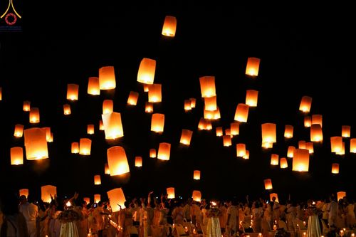 ภาพ No.175979:พิธีจุดประทีปโคมลาน, โคมลอยและลอยกระทง ถวายประทีปเป็นพุทธบูชา สร้างความสว่างไสวให้กับแผ่นดินด้วยแสงธรรม วันที่ 15 พฤศจิกายน พ.ศ. 2567 ณ พุทธอุทยานนานาชาติ อ.โพนพิสัย จ.หนองคาย