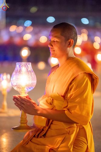 ภาพ No.122252:พิธีจุดประทีปถวายเป็นพุทธบูชา และบูชาธรรมมหาปูชนียาจารย์ พระมงคลเทพมุนี(สด จนฺทสโร) ในโครงการธรรมยาตรา กตัญญูบูชา มหาปูชนียาจารย์ พระมงคลเทพมุนี(สด จนฺทสโร) พระผู้ปราบมาร อนุสรณ์สถาน 7 แห่ง ปีที่ 12 วันที่ 31 มกราคม พ.ศ. 2567 ณ วัดพระธรรมกาย จ.ปทุมธานี (