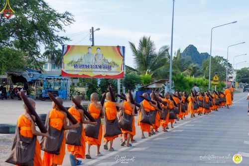 ภาพ No.222180:วันที่ 26-27 เมษายน พ.ศ. 2568 ศูนย์ปฏิบัติธรรมสวนผึ้ง ร่วมกับ ธุดงค์คสถานประจวบคีรีขันธ์ และวัดอ่าวน้อย  จัดกิจกรรมเดินธรรมยาตรา ตักบาตรข้าวสารอาหารแห้ง และจุดประทีปถวายเป็นพุทธบูชา ณ วัดอ่าวน้อย จ.ประจวบคีรีขันธ์