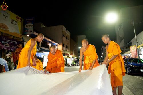 ภาพ No.151663:V.55 ทีมใหญ่ที่หาดใหญ่ เจ้าหน้าที่ทุกสถานะ หลายสัญชาติ ร่วมกันจัดงานตักบาตรที่หาดใหญ่ วันที่ 10-11 สิงหาคม พ.ศ. 2567