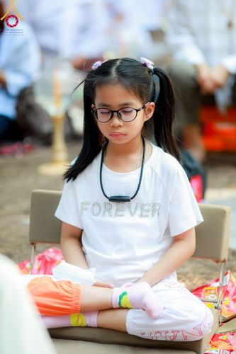 ภาพ No.107149:พิธีจุดประทีปถวายเป็นพุทธบูชา และบูชาธรรมมหาปูชนียาจารย์ ในโครงการธรรมยาตรากตัญญูบูชา มหาปูชนียาจารย์ พระมงคลเทพมุนี(สด จนฺทสโร) พระผู้ปราบมาร  อนุสรณ์สถาน 7 แห่ง ปีที่ 12  วันที่ 6 มกราคม พ.ศ. 2567 ณ อนุสรณ์สถานมหาวิหารพระมงคลเทพมุนี อ.สองพี่น้อง จ.สุพร