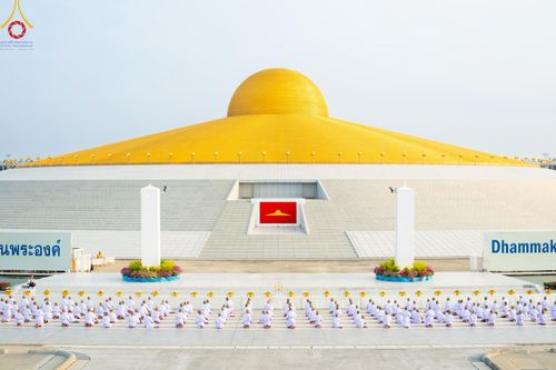 ภาพ No.214983:วันเสาร์ที่ 5 เมษายน พ.ศ. 2568 พิธีเวียนประทักษิณรอบพระมหาธรรมกายเจดีย์  พิธีวันทาเจดีย์ พิธีขอขมาและมอบผ้าไตร ในโครงการบรรพชาสามเณรฟื้นฟูพระพุทธศาสนาทั่วไทย , โครงการหน่อแก้วเปรียญธรรม รุ่นที่ 13 ,  โครงการสามเณรยุวธรรมทายาท รุ่นที่ 33 , โครงการสามเณรมั