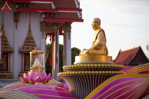 ภาพ No.197092:พระธรรมยาตราปฏิบัติธรรม และถ่ายภาพหมู่ประวัติศาสตร์ ณ วัดโบสถ์(บน) ตำบลบางคูเวียง อำเภอบางกรวย จังหวัดนนทบุรี ในโครงการธรรมยาตรา กตัญญูบูชา มหาปูชนียาจารย์ พระมงคลเทพมุนี(สด จนฺทสโร) พระผู้ปราบมาร อนุสรณ์สถาน 7 แห่ง ปีที่ 13 วันที่ 18 มกราคม พ.ศ. 2568