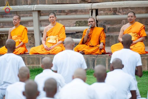 ภาพ No.231075:วันที่ 1 กรกฎาคม พ.ศ. 2568 โครงการบรรพชาสามเณร 300 รูป ถวายเป็นพุทธบูชา  วันอาสาฬหบูชา ณ จุดกำเนิดพระรัตนตรัย  ต้นแหล่งธัมมจักกัปปวัตตนสูตร เมืองพาราณสี  สารนาถ ประเทศอินเดีย