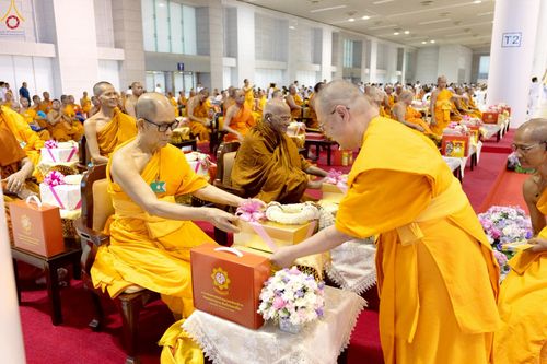 ภาพ No.236379:วันที่ 3 สิงหาคม พ.ศ. 2568 พิธีถวายมหาสังฆทานคณะสงฆ์ 2,000 กว่าวัดทั่วประเทศ ปีที่ 25 , พิธีถวายไทยธรรมคณะสงฆ์ 323 วัด 4 จังหวัดชายแดนภาคใต้ ณ วัดพระธรรมกาย