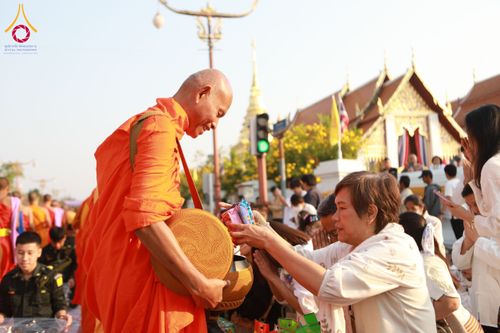 ภาพ No.208685:ตักบาตรพระ 1,743 รูป ครบรอบ 743 ปี นครน่าน ถวายเป็นพุทธบูชา น้อมบุญกุศลอุทิศให้บรรพบุรุษ วันอาทิตย์ ที่ 16 กุมภาพันธ์ พ.ศ. 2568 ณ ถนนคนเดินข่วงเมืองน่าน ต.ในเวียง อ.เมือง จ.น่าน