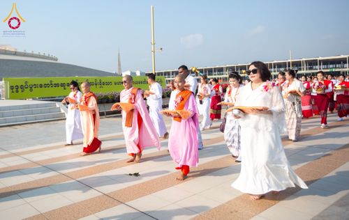 ภาพ No.209672:วันอาทิตย์ที่ 2 มีนาคม พ.ศ. 2568 พิธีภาคบ่าย สัมมนาพิเศษ, ปฏิบัติธรรม พิธีรับมอบพระบรมสารีริกธาตุ ณ สภาธรรมกายสากล วัดพระธรรมกาย