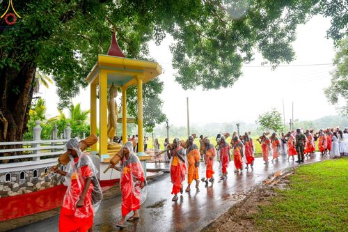 ภาพ No.140963:PhotoStory มหาศรัทธา ธรรมยาตราศรีลังกา EP.5 โครงการสยาม-ลังกา ธรรมยาตรา ฉลองเทศกาลวิสาขบูชาแห่งชาติ ศรีลังกา บูชาธรรม 80 ปีหลวงพ่อธัมมชโย เส้นทางจาก เมืองดัมบูลลา ไปยัง เมืองมาตะเล ตั้งแต่วันที่ 17-20 พฤษภาคม พ.ศ.2567