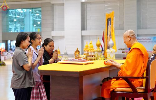 ภาพ No.124671:พิธีมอบโล่วัชรเกียรติยศ โครงการตอบปัญหาศีลธรรมเพื่อสันติภาพโลก (World-PEC) ต่างประเทศ ครั้งที่ 17 ณ ห้องแก้วสารพัดนึก 1 วัดพระธรรมกาย ในวันมาฆบูชา เสาร์ที่ 24 กุมภาพันธ์ พ.ศ. 2567