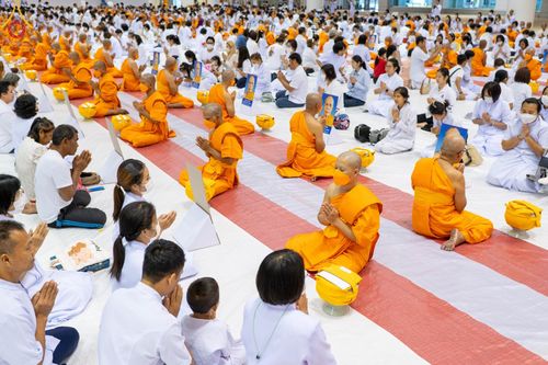 ภาพ No.101694:พิธีขอบรรพชา, พิธีขอสรณคมน์และศีล, พิธีถวายบาตร ในโครงการอุปสมบทหมู่ รุ่นบูชาธรรมมหาปูชนียาจารย์ ณ วัดพระธรรมกาย วันที่ 9 ธันวาคม พ.ศ. 2566