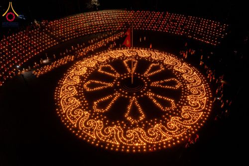 ภาพ No.130653:พิธีจุดโคมประทีปถวายเป็นพุทธบูชา ในโครงการบรรพชา 1,250 รูป ณ มหาวิหารมายาเทวี แดนประสูติ สวนลุมพินี ประเทศเนปาล วันที่ 9 มีนาคม พ.ศ. 2567