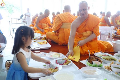 ภาพ No.240109:วันเสาร์ที่ 23 สิงหาคม พ.ศ. 2568 (วันพระ แรม 14 ค่ำ เดือน 9) พิธีบุพเปตพลี ครั้งที่ 169 ร่วมอุทิศบุญแด่หมู่ญาติที่ล่วงลับไปแล้ว และสืบทอดอายุพระพุทธศาสนา ณ หอฉันคุณยายอาจารย์ฯ วัดพระธรรมกาย