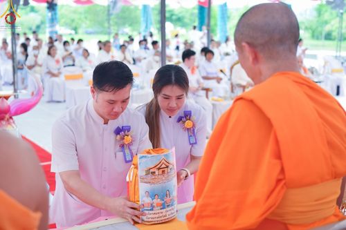 ภาพ No.146594:พิธีทอดผ้าป่าสร้างหลังคาอาคาร 80 ปี หลวงพ่อธัมมชโย ณ ศูนย์ปฎิบัติธรรมวิหารแดง จังหวัดสระบุรี วันอาทิตย์ที่ 28 กรกฎาคม พ.ศ. 2567