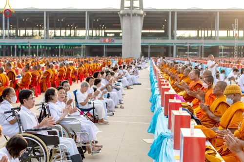 ภาพ No.219611:วันอังคารที่ 22 เมษายน พ.ศ. 2568 พิธีถวายมหาสังฆทานคณะสงฆ์ 40,000 กว่าวัดทั่วประเทศ เนื่องในวันคุ้มครองโลก ณ วัดพระธรรมกาย จ.ปทุมธานี