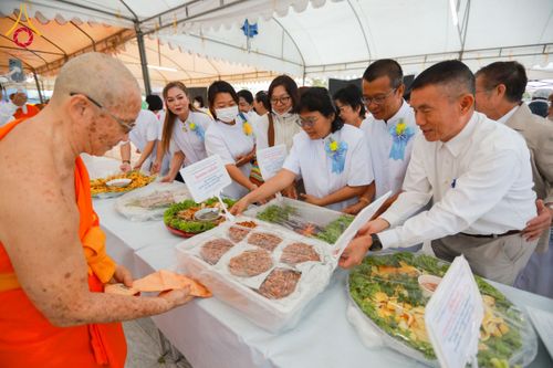 ภาพ No.118900:พิธีถวายภัตตาหารเป็นสังฆทาน แด่คณะพระธรรมยาตรา ปีที่ 12 วันที่ 26 มกราคม พ.ศ. 2567 ณ อนุสรณ์สถานบางปลา จ.นครปฐม