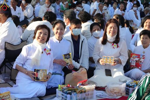 ภาพ No.103873:พิธีตักบาตรพระ 1,000 รูป ครั้งที่ 7 ถวายเป็นพุทธบูชา เพื่อช่วยเหลือคณะสงฆ์ 323 วัด 4 จังหวัดชายแดนภาคใต้ และถวายแด่คณะสงฆ์จังหวัดพิษณุโลก ณ ลานธรรมธุดงคสถานพิษณุโลก อ.วังทอง จ.พิษณุโลก วันที่ 24 ธันวาคม พ.ศ. 2566