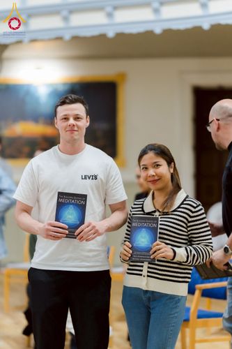 ภาพ No.232698:วันเสาร์ที่ 5 กรกฎาคม พ.ศ. 2568 Candlelight meditation & Vigil พิธีจุดเทียนให้สว่าง สู่ทางสงบ ณ วัดพระธรรมกายนอร์ธสวีเดน