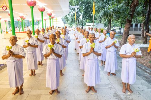 ภาพ No.156696:พิธีบรรพชาอุปสมบท ธรรมทายาท โครงการอุปสมบทหมู่บูชาธรรมครบรอบ 107 ปี วันครูผู้ค้นพบวิชชาธรรมกาย ณ โบสถ์พระไตรปิฏก วัดพระธรรมกาย วันเสาร์ที่ 14 กันยายน พ.ศ. 2567
