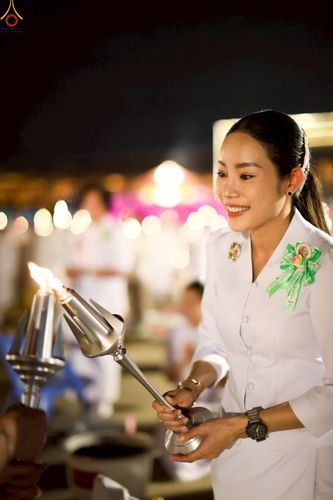 ภาพ No.253666:วันที่ 10 ตุลาคม พ.ศ. 2568 พิธีจุดประทีปบูชาพระผู้ปราบมาร, พิธีจุดประทีปบนพระมหาธรรมกายเจดีย์  20,000 ดวง เนื่องในวันคล้ายวันเกิดครบรอบ 141 ปี พระมงคลเทพมุนี (สด จนฺทสโร)