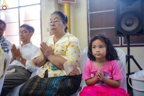 ภาพ No.165037:พิธีทอดกฐิน ณ วัดกลางเกาะระกำ ต.บ้านสร้าง อ.บางปะอิน จ.พระนครศรีอยุธยา ในโครงการกฐินสามัคคีทั่วไทย 30,000 วัด บูชาธรรม 80 ปี หลวงพ่อธัมมชโย โดยคณะศิษยานุศิษย์วัดพระธรรมกาย วันที่ 20 ตุลาคม พ.ศ. 2567