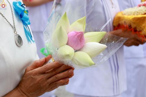 ภาพ No.227394:วันเสาร์ที่ 31 พฤษภาคม พ.ศ. 2568 พิธีเวียนประทักษิณรอบพระอุโบสถ ในพิธีอุปสมบท สามเณรเตรียม DCI รุ่นที่ 22 ณ อุโบสถพระไตรปิฎก วัดพระธรรมกาย