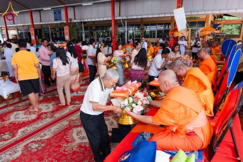 ภาพ No.170766:พิธีทอดกฐิน ณ วัดมงคลพุการาม ปทุมธานี ในโครงการกฐินสามัคคีทั่วไทย 30,000 วัด บูชาธรรม 80 ปี หลวงพ่อธัมมชโย โดยคณะศิษยานุศิษย์วัดพระธรรมกาย วันที่ 27 ตุลาคม พ.ศ. 2567