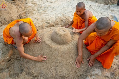 ภาพ No.140366:Photo Story มหัศจรรย์วัดดงดินแดง  EP.8  ภาพการเตรียมงาน การปฎิบัติงาน ของเหล่าผู้ทุ่มเทและเสียสละ เพื่อความสำเร็จของความมหัศจรรย์ ณ วัดดงดินแดง ต.ม่อนจอง อ.อมก๋อย จ.เชียงใหม่ วันที่ 1-7 เมษายน พ.ศ. 2567