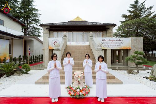 ภาพ No.220916:วันที่ 13 เมษายน พ.ศ. 2568 พิธีโปรยรัตนชาติปฐมเริ่มสถาปนาเจดีย์ และ พิธีเปิดหมู่บ้านปฏิบัติธรรม เพื่อการบรรลุธรรม ณ วัดป่าธรรมกายนานาชาติโทชิหงิ  ประเทศญี่ปุ่น