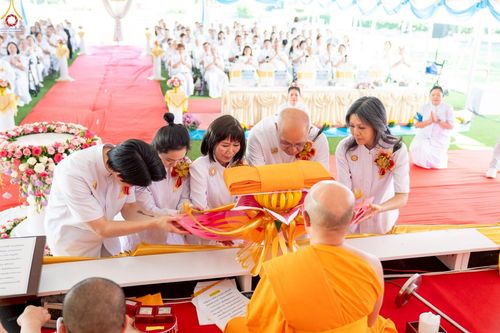 ภาพ No.259344:วันอาทิตย์ที่ 12 ตุลาคม พ.ศ. 2568 พิธีทอดกฐินบรมจักรพรรดิ สร้างอุโบสถ 82 ปี บูชาธรรมหลวงพ่อธัมมชโย ณ วัดพระธรรมกายแคลิฟอร์เนีย ประเทศสหรัฐอเมริกา 