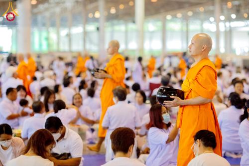 ภาพ No.223373:วันวิสาขบูชา วันอาทิตย์ที่ 11 พฤษภาคม พ.ศ. 2568 พิธีตักบาตร และปฎิบัติธรรม ณ สภาธรรมกายสากล วัดพระธรรมกาย