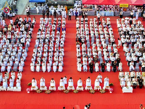 ภาพ No.312585:วันอาทิตย์ที่ 8 มีนาคม พ.ศ.2569 ทำบุญเมืองนครราชสีมา 558 ปี ตักบาตรพระ 10,000 รูป