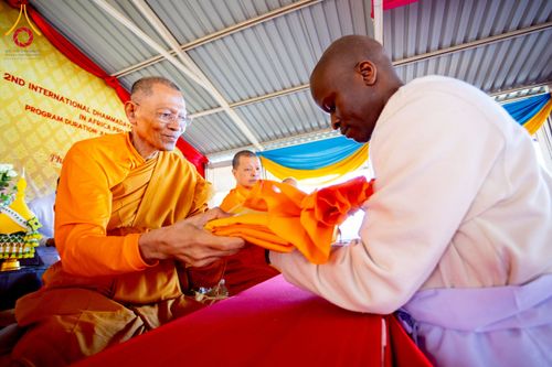 ภาพ No.231680:โครงการบรรพชาอุปสมบทหมู่ครั้งที่ 2 ณ วัดพระธรรมกายโจฮันเนสเบิร์ก ประเทศแอฟริกาใต้ วันอาทิตย์ 29 มิถุนายน พ.ศ. 2568