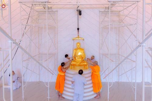 ภาพ No.249215:วันที่ 20 กันยายน พ.ศ. 2568 พิธีประดิษฐานรูปหล่อหลวงปู่วัดปากน้ำ ภาษีเจริญ ณ วิหารพระมงคลเทพมุนี (สด จนฺทสโร) ศูนย์ปฏิบัติธรรมภูเก็ต จ.ภูเก็ต