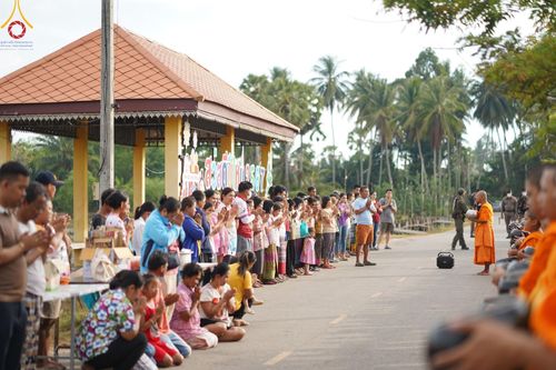 ภาพ No.61102:สามเณรออกบิณฑบาต และกิจกรรมอบรมสามเณร ในโครงการบรรพชาสามเณรฟื้นฟู พระพุทธศาสนาทั่วไทย ณ ศูนย์อบรมที่พักสงฆ์บ้านร่มเย็น จ.นราธิวาส วันที่ 2-15 เมษายน พ.ศ. 2567