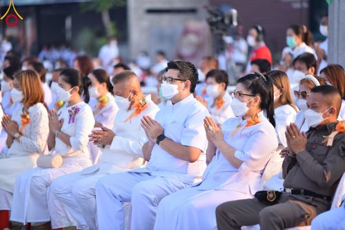 ภาพ No.101851:ตักบาตรพระ 10,000 รูป เติมบุญให้แผ่นดิน เนื่องในโอกาส 192 ปี จังหวัดกาญจนบุรี หนึ่งในโครงการตักบาตรพระ 2,000,000 รูป  77 จังหวัดทุกวัดทั่วไทย วันจันทร์ที่ 11 ธันวาคม พ.ศ. 2566 บริเวณถนนสองแคว (SKY WALK) เมืองกาญจนบุรี