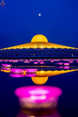 ภาพ No.223994:วันวิสาขบูชา วันอาทิตย์ที่ 11 พฤษภาคม พ.ศ. 2568 พิธีจุดวิสาขประทีป ,  พิธีเวียนประทักษิณรอบพระมหาธรรมกายเจดีย์ , พิธีฉลองชัยสวดมนต์บทธัมมจักกัปปวัตตนสูตร ครบ 7,357,000,000 จบ ณ มหารัตนวิหารคด วัดพระธรรมกาย