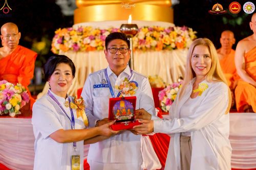 ภาพ No.224510:วันจันทร์ที่ 12 พฤษภาคม พ.ศ. 2568  ชาวพุทธในอินโดนีเซีย ร่วมฉลองวิสาขบูชาจุดประทีปกว่า 200,000 ดวง ณ พระมหาเจดีย์บรมพุทโธ  เจริญพุทธมนต์ถวาย “พระวชิรเกล้าเจ้าอยู่หัว”