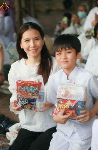 ภาพ No.107568:พิธีตักบาตรพระธรรมยาตราฯ ในโครงการธรรมยาตรากตัญญูบูชา มหาปูชนียาจารย์ พระมงคลเทพมุนี(สด จนฺทสโร) พระผู้ปราบมาร ปีที่ 12 ณ อนุสรณ์สถานมหาวิหารพระมงคลเทพมุนี อ.สองพี่น้อง จ.สุพรรณบุรี วันที่ 7 มกราคม พ.ศ. 2567