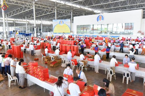 ภาพ No.212057:วันจันทร์ที่ 17 มีนาคม พ.ศ. 2568 บุญบรรจุกล่องไทยธรรม เพื่อถวายแด่พระสังฆาธิการ 40,000 กว่าวัดทั่วไทย ในวันคุ้มครองโลก 22 เมษายน พ.ศ. 2568 ณ บ้านแก้วเรือนทองคุณยายฯ วัดพระธรรมกาย