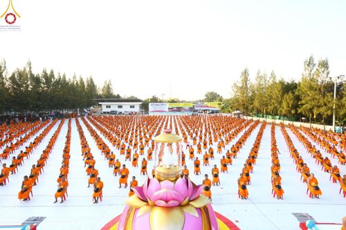 ภาพ No.192989:พิธีตักบาตรพระธรรมยาตรา ณ อนุสรณ์สถานคลองบางนางแท่น อ.สามพราน จ.นครปฐม ในโครงการธรรมยาตรา กตัญญูบูชา มหาปูชนียาจารย์ พระมงคลเทพมุนี(สด จนฺทสโร) พระผู้ปราบมาร อนุสรณ์สถาน 7 แห่ง ปีที่ 13 วันที่ 11 มกราคม พ.ศ.2568