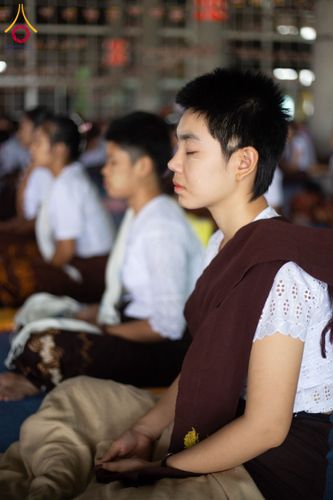 ภาพ No.143708:พิธีถวายผ้าไตร, สวดธรรมจักร, ปฏิบัติธรรม และฟังแสดงพระธรรมเทศนา ภาษาเมียนมา โดยมีสาธุชนชาวเมียนมากว่า 4,000 คน เข้าร่วมพิธี ณ มหารัตนวิหารคด วัดพระธรรมกาย วันอาทิตย์ที่ 7 กรกฎาคม พ.ศ. 2567