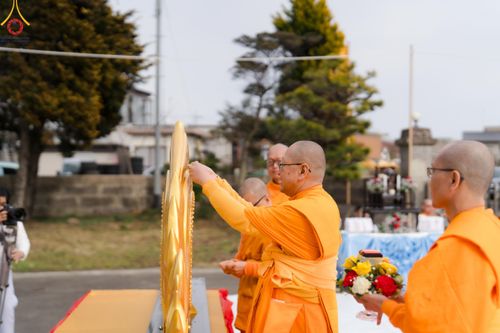 ภาพ No.132208:พิธีประดิษฐานยอดอุโบสถ บูชาธรรม 80 ปี หลวงพ่อธัมมชโย ณ วัดพระธรรมกายโทชิหงิ ประเทศญี่ปุ่น วันอาทิตย์ที่ 24 มีนาคม พ.ศ. 2567