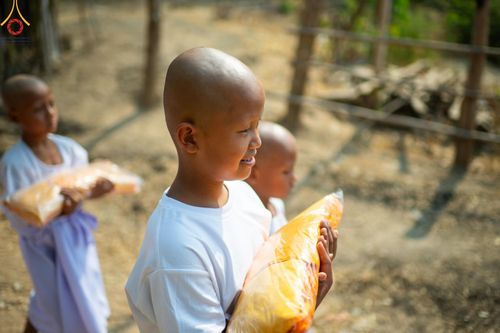 ภาพ No.63034:Photo Story  มหัศจรรย์วัดดงดินแดง Episode 2 โครงการบรรพชาอุปสมบทหมู่ ฟื้นฟูพระพุทธศาสนาทั่วไทย ณ วัดดงดินแดง อ.อมก๋อย จ.เชียงใหม่ วันที่ 3 เมษายน พ.ศ. 2567