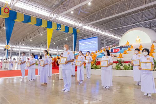 ภาพ No.127102:พิธีมอบใบประกาศเกียรติคุณองค์กรนานาชาติ และหน่วยงานที่ชักชวนคนร่วมโครงการนั่งสมาธิเพื่อสันติภาพโลกมากที่สุด วันอาทิตย์ที่ 1 มีนาคม พ.ศ. 2567 ณ สภาธรรมกายสากล วัดพระธรรมกาย