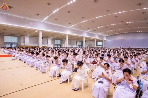 ภาพ No.159509:สัมมนาพิเศษและพิธีมอบองค์พระธรรมกาย 2,000 องค์ ณ ห้องแก้วสารพัดนึก 1 วัดพระธรรมกาย วันอาทิตย์ต้นเดือนที่ 6 ตุลาคม พ.ศ. 2567