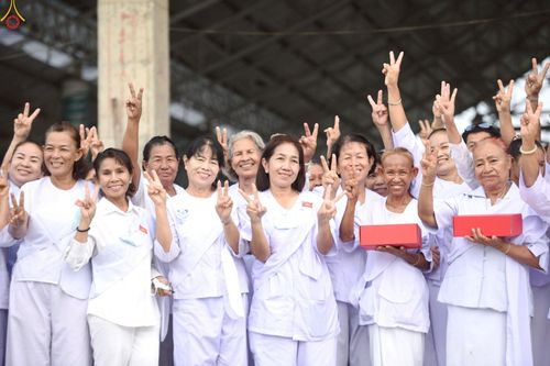 ภาพ No.249011:วันที่ 26-28 กันยายน พ.ศ. 2568 โครงการอบรมอุบาสกแก้ว อุบาสิกาแก้ว รุ่นที่ 3 ตัวแทนทอดกฐินสามัคคีทั่วไทย 30,000 วัด  ณ ศูนย์ปฏิบัติธรรมวิหารแดง อ.วิหารแดง จ.สระบุรี