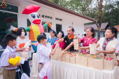 ภาพ No.104612:วันรวมพลังเด็กดี V-Star ผู้นำฟื้นฟูศีลธรรมโลก จังหวัดปราจีนบุรี ณ ธุดงคสถานปราจีนบุรี วันที่ 24 ธันวาคม พ.ศ. 2566