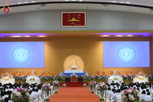 ภาพ No.209570:วันอาทิตย์ที่ 2 มีนาคม พ.ศ. 2568 พิธีบูชาข้าวพระ ณ สภาธรรมกายสากล วัดพระธรรมกาย