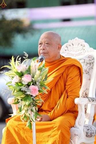 ภาพ No.235184:วันอาทิตย์ที่ 27 กรกฎาคม พ.ศ. 2568 พิธีตักบาตรพระ1,000 รูป ทำบุญเมืองพัทลุง ประธานสงฆ์ พระปริยัติวชิโรดม  เจ้าคณะจังหวัดพัทลุง ประธานฆราวาส นายรัฐศาสตร์ ชิดชู  ผู้ว่าราชการจังหวัดพัทลุง